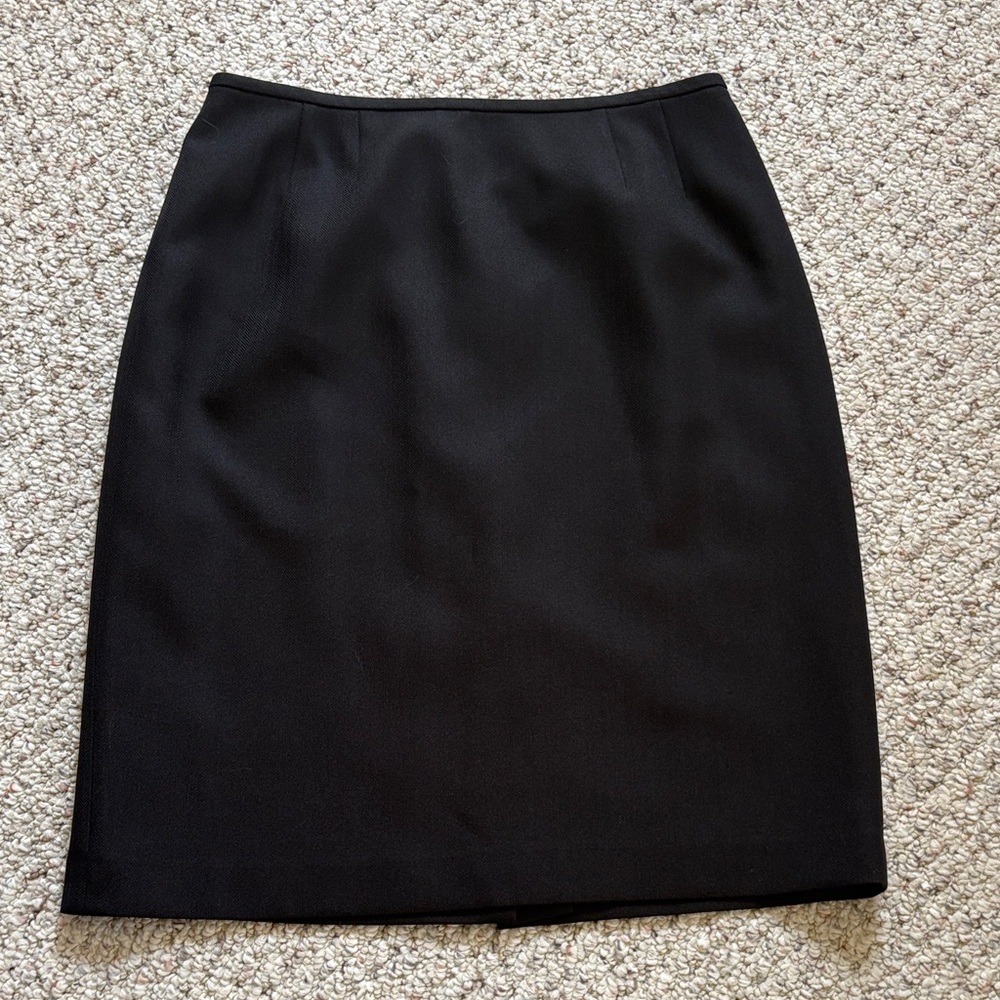 Le Suit Classic Black Pencil Skirt